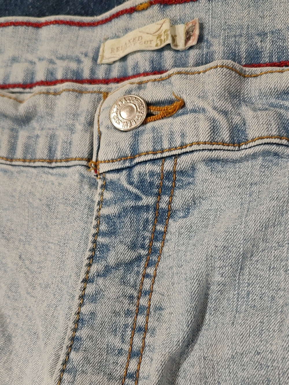 Levi's Light Blue High-Waisted Jeans with Contrast Stitching
